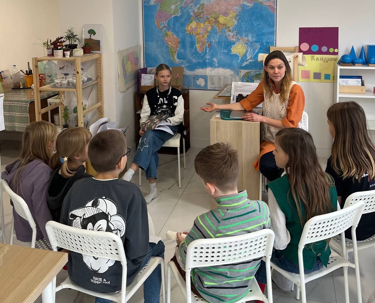 Дети в Монтессори-классе